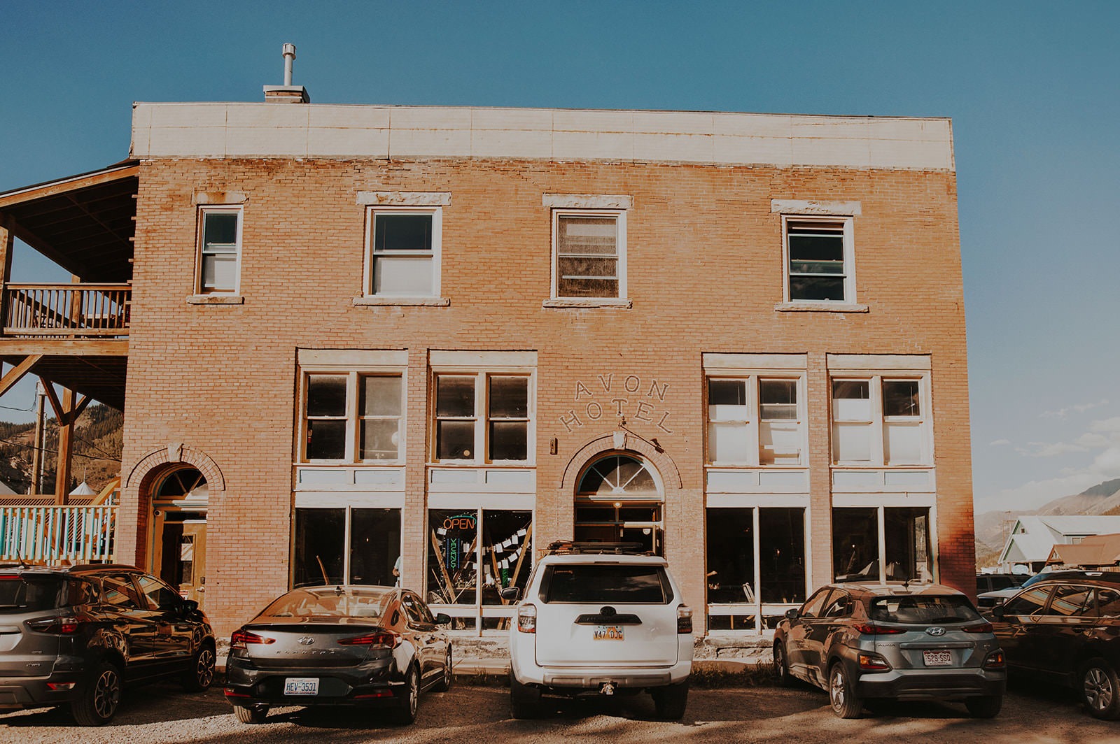 Photo of the exterior of the Avon Hotel.